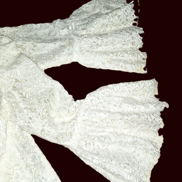 WHBM WHITE LACE TOP WITH BELL SLEEVES FEATURING EYELASH FRINGE DETAIL SIZE 00 - Picture 8 of 13
